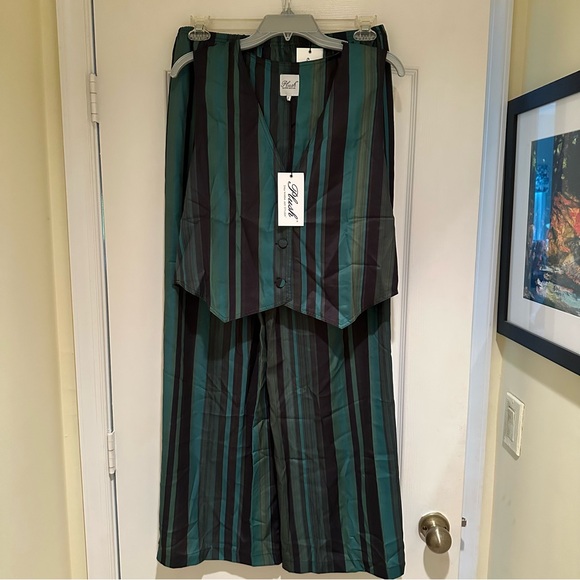 Plush Green and Black Striped Pajama Set.  Women’s Large. NWT. - Picture 1 of 6